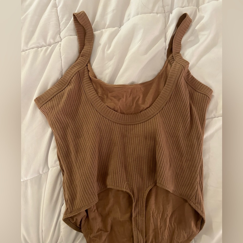 Good American || Ribbed Bodysuit - Picture 4 of 8